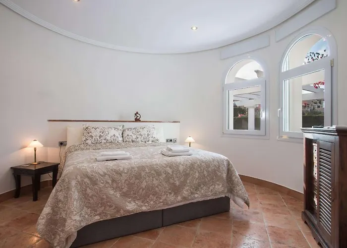 Yoko - Plusholidays Calpe